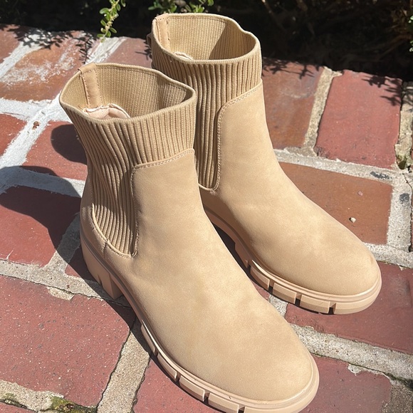 *NWT* Amazon Chelsea Chunky Block Heel Ankle Platform Booties / 7.5 / Tan - Picture 7 of 16